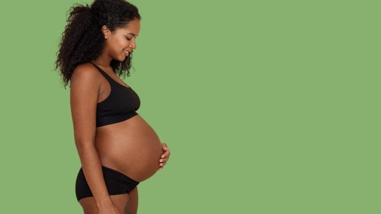 Ben je zwanger maar weet je niet wat je nou wel en niet mag eten? Dit voedingsschema zorgt er in ieder geval voor dat jij voldoende voedingsstoffen binnenkrijgt voor jezelf en kind.